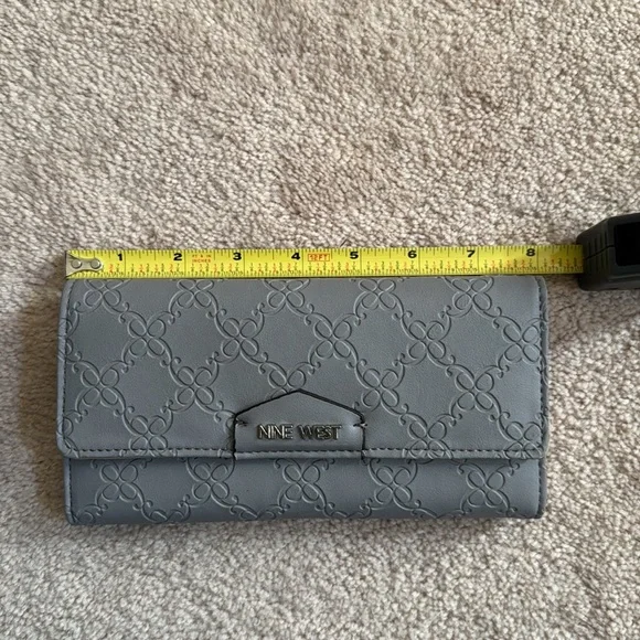 Nine West Gray Embossed Wallet NWT - Picture 5 of 6